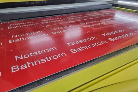 PVC Schild Laserbeschriften