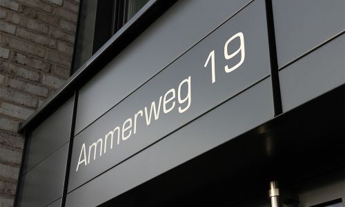 Strassen und Hausnummer mit Folie kaschieren