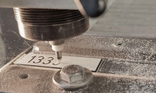 Melderschilder weiss Gravur Resopal mit Facette