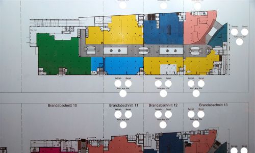 Frontplatte gedruckt mit Fräsungen für Schalter