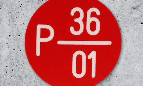 Melderschild rund selbstklebend an Zwischendecke Parallelanezige